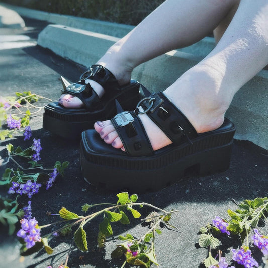 DemoniaCult Wrath 13 - Kinky-shoes