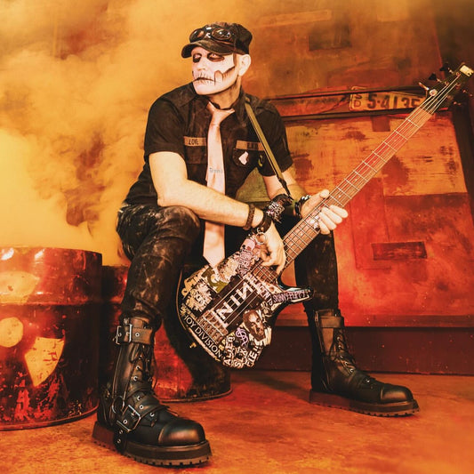 @americanmadekustom Model: @repulsivetv @theorderoftheflyofficial