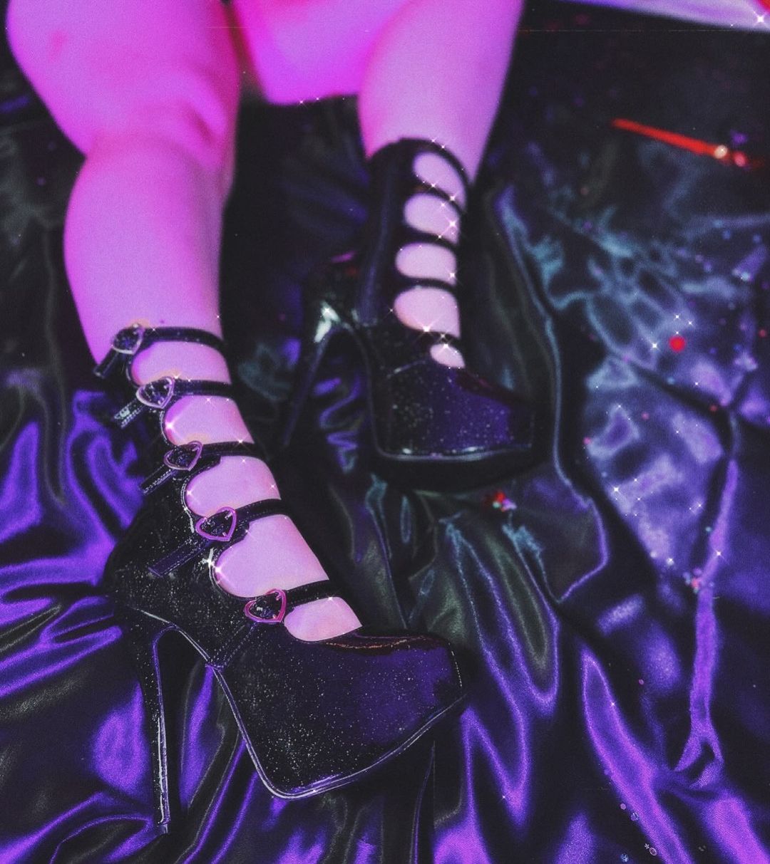 Bordello Teeze 23 - Kinky-shoes